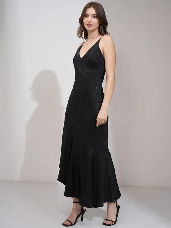 Tokyo Talkies Women Black Self Design Maxi Dress