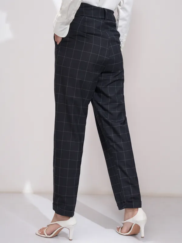  Tokyo Talkies Women Navy Blue Checked Straight Fit Casual Trousers
