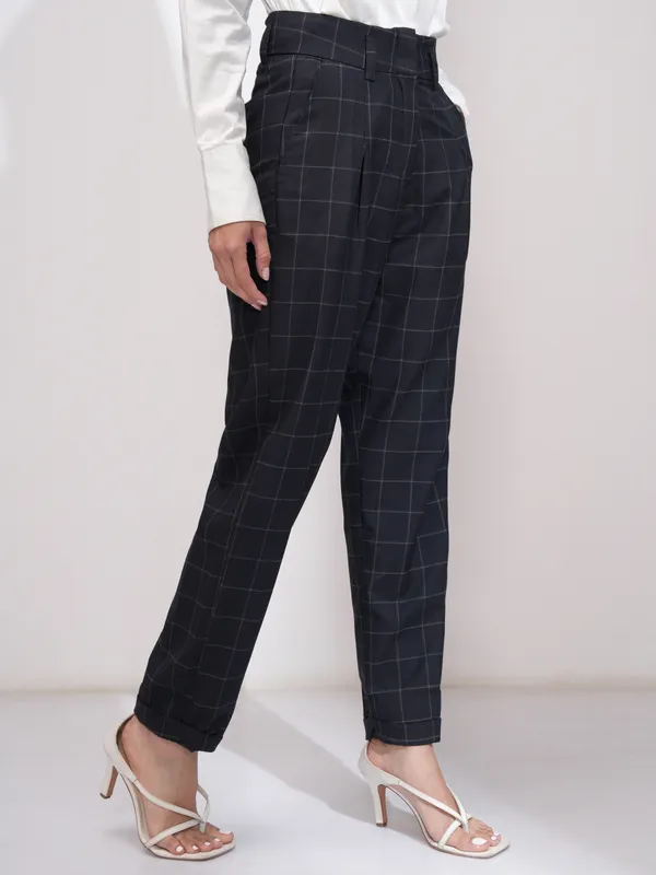  Tokyo Talkies Women Navy Blue Checked Straight Fit Casual Trousers