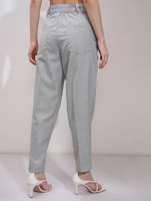 Tokyo Talkies Women Grey Solid Tapered Fit Casual Trouser