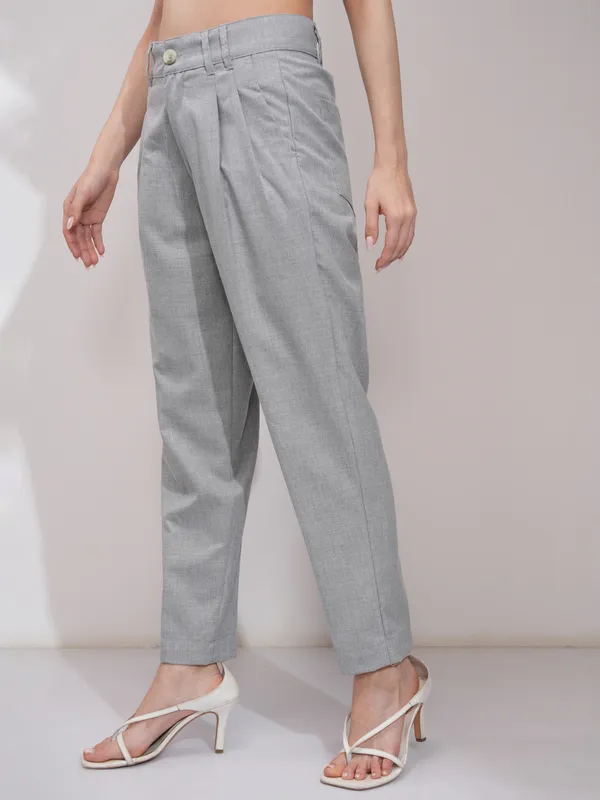 Tokyo Talkies Women Grey Solid Tapered Fit Casual Trouser