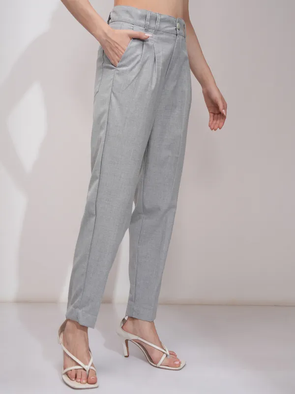 Tokyo Talkies Women Grey Solid Tapered Fit Casual Trouser