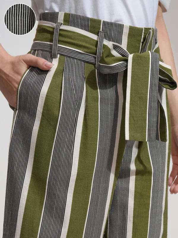 Tokyo Talkies Women Green Striped Regular Fit Casual Trouser