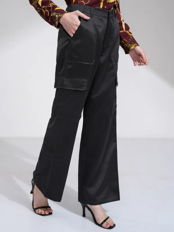 Tokyo Talkies Women Black Solid Straight Fit Cargos
