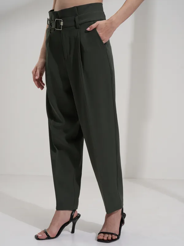 Tokyo Talkies Women Olive Solid Regular Fit Casual Trouser