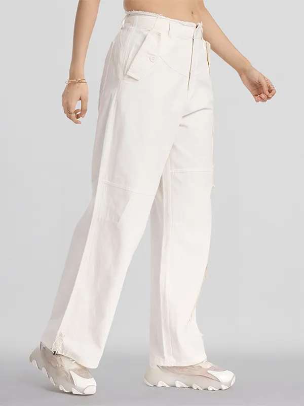Street By Tokyo Talkies Women Off White Solid Straight Fit Cargos