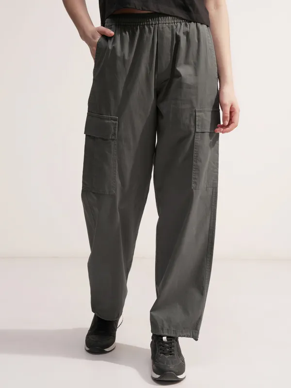 Tokyo Talkies Women Grey Solid Regular Fit Cargos