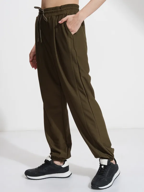 Tokyo Talkies Women Olive Solid Straight Fit Joggers