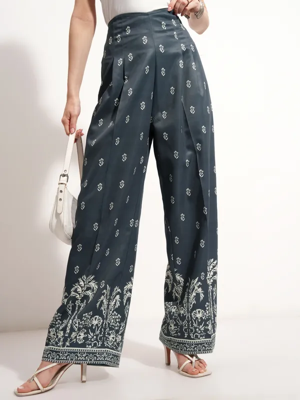 Tokyo Talkies Women Green Printed Baggy Casual Trouser