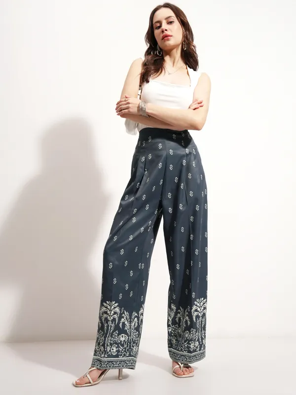 Tokyo Talkies Women Green Printed Baggy Casual Trouser