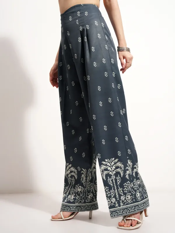 Tokyo Talkies Women Green Printed Baggy Casual Trouser