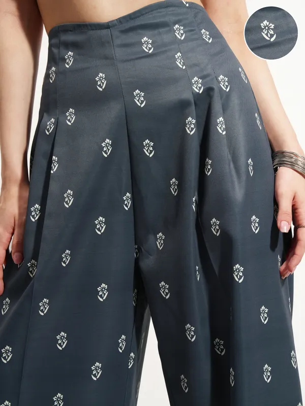 Tokyo Talkies Women Green Printed Baggy Casual Trouser