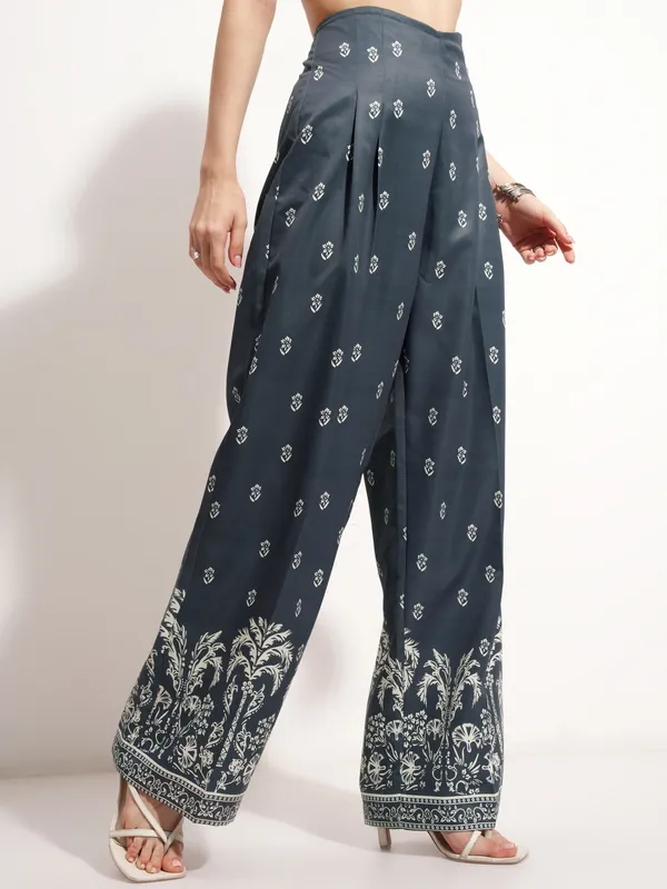 Tokyo Talkies Women Green Printed Baggy Casual Trouser