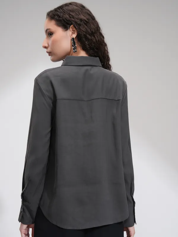 Tokyo Talkies Women Charcoal Solid Relaxed Fit Casual Shirt