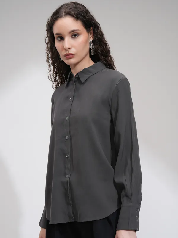 Tokyo Talkies Women Charcoal Solid Relaxed Fit Casual Shirt