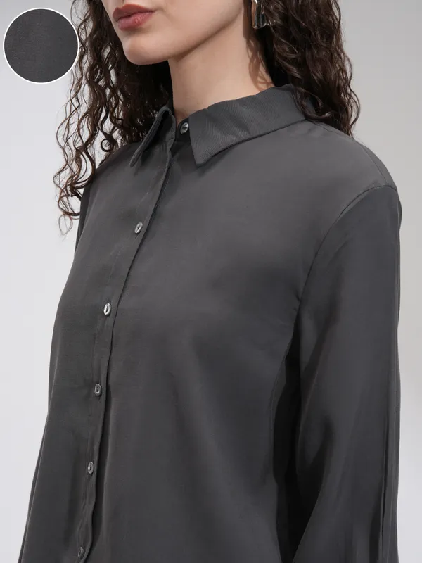 Tokyo Talkies Women Charcoal Solid Relaxed Fit Casual Shirt