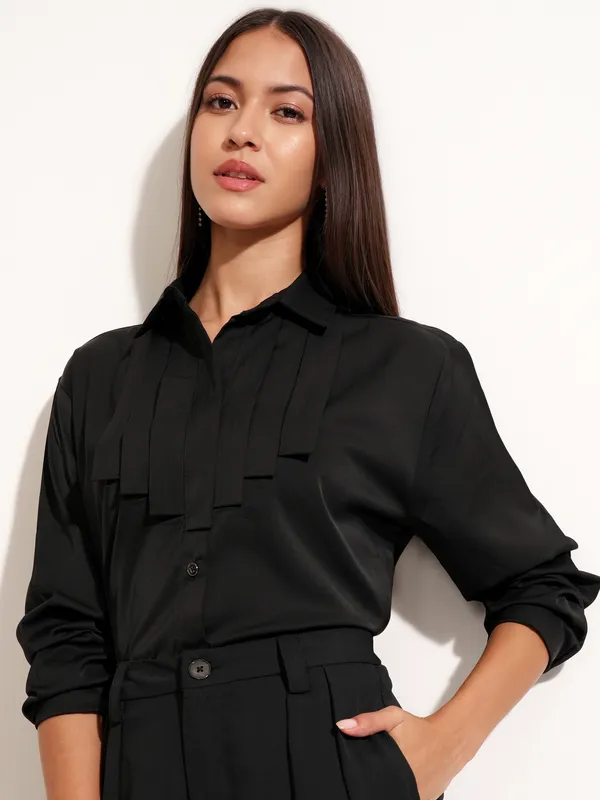 Tokyo Talkies Women Black Solid Casual Shirt