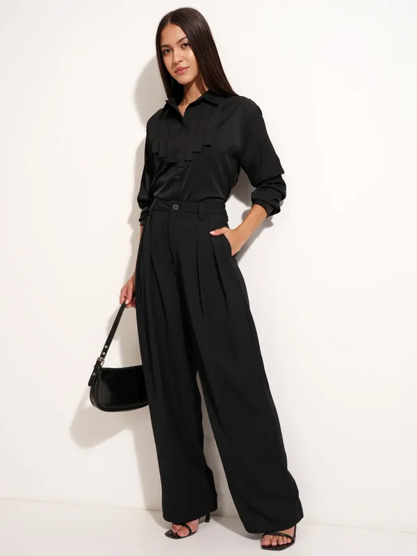 Tokyo Talkies Women Black Solid Casual Shirt