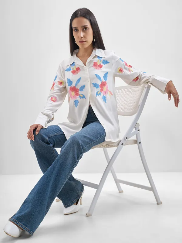 ESPYR By Tokyo Talkies Women Off White Embroidered Casual Shirt