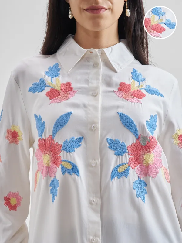 ESPYR By Tokyo Talkies Women Off White Embroidered Casual Shirt