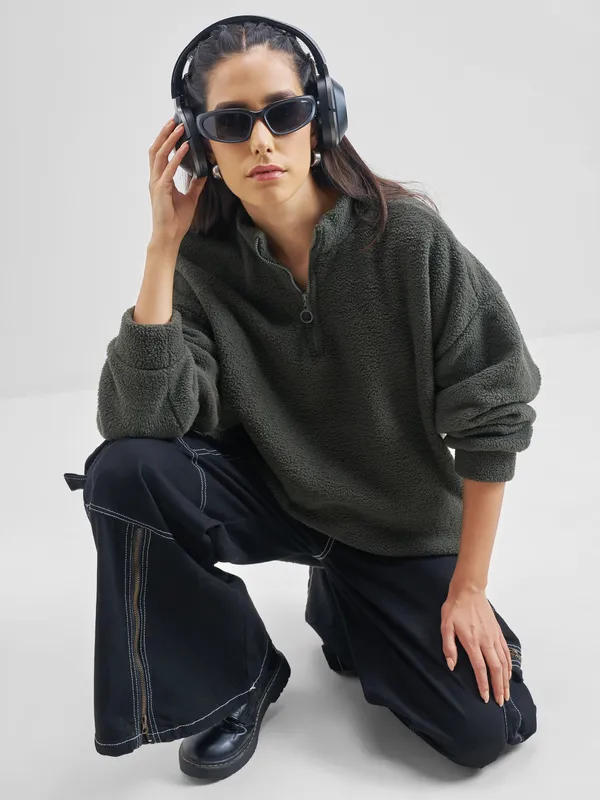 Women Solid Sweatshirt