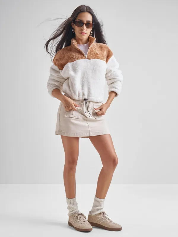 Women Solid Sweatshirt