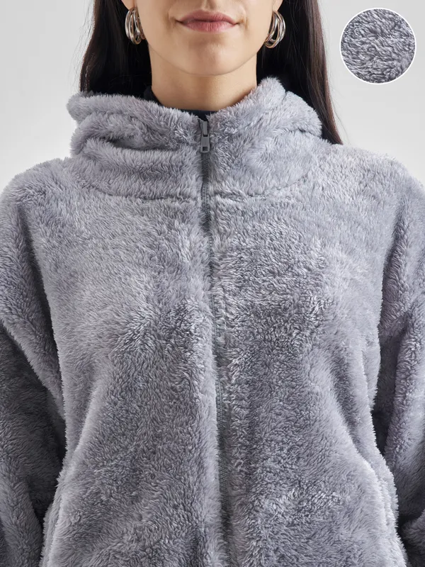 Women Solid Sweatshirt