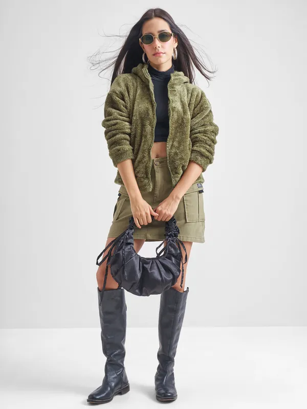 Women Solid Sweatshirt