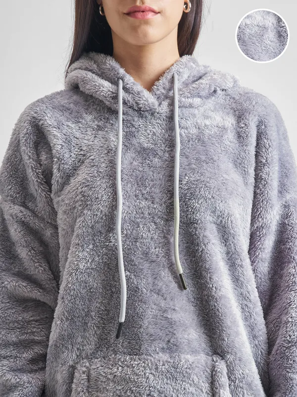 Women Solid Sweatshirt