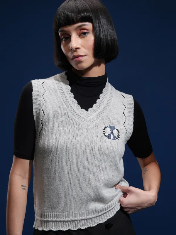 Tokyo Talkies Women Grey V-Neck Sweater