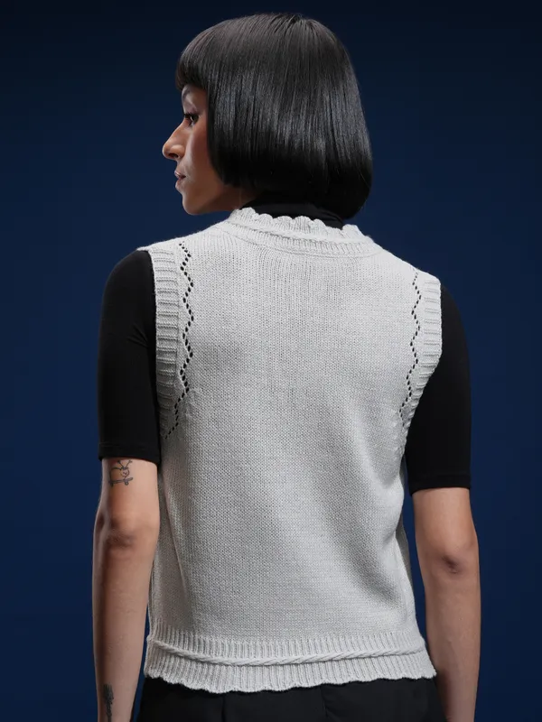 Tokyo Talkies Women Grey V-Neck Sweater