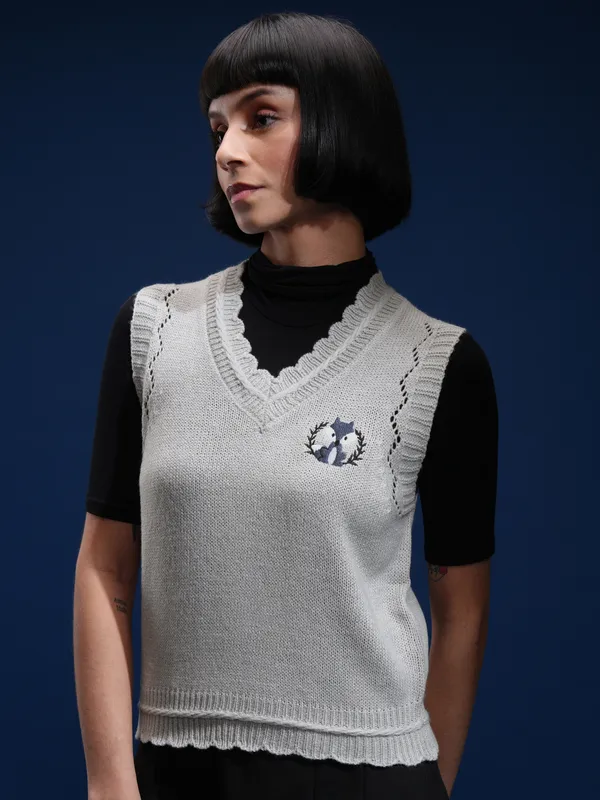 Tokyo Talkies Women Grey V-Neck Sweater