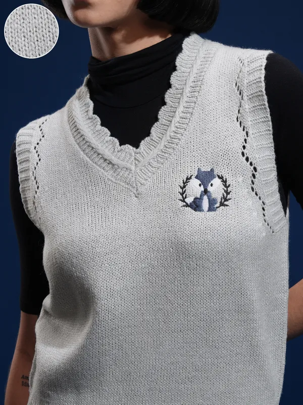 Tokyo Talkies Women Grey V-Neck Sweater