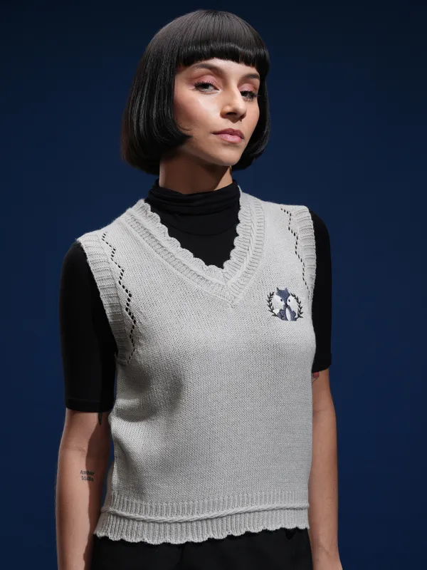 Tokyo Talkies Women Grey V-Neck Sweater