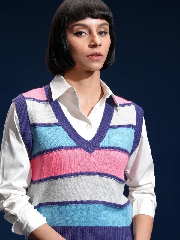 Tokyo Talkies Women Blue V-Neck Sweater