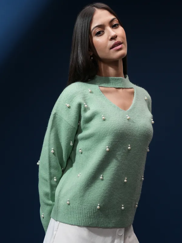Tokyo Talkies Women Green V-Neck Sweater