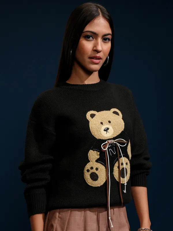 Women Applique Sweater