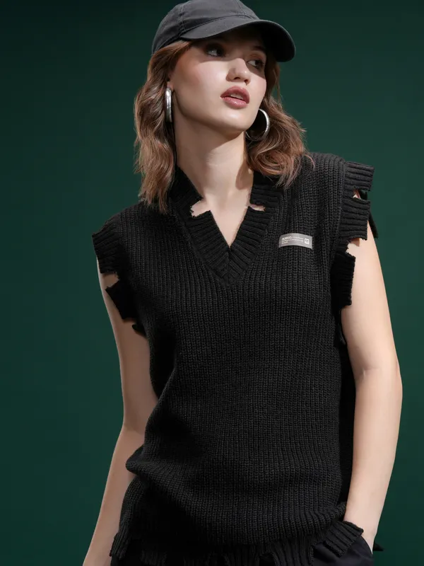 Tokyo Talkies Women Black V-Neck Sweater