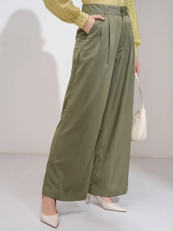 Tokyo Talkies Women Olive Solid Flared Casual Trouser