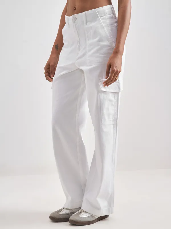 Street By Tokyo Talkies Women White Solid Straight Fit Cargos