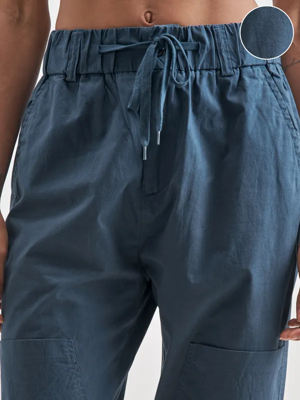 Street By Tokyo Talkies Women Blue Solid Tapered Fit Regular Trouser