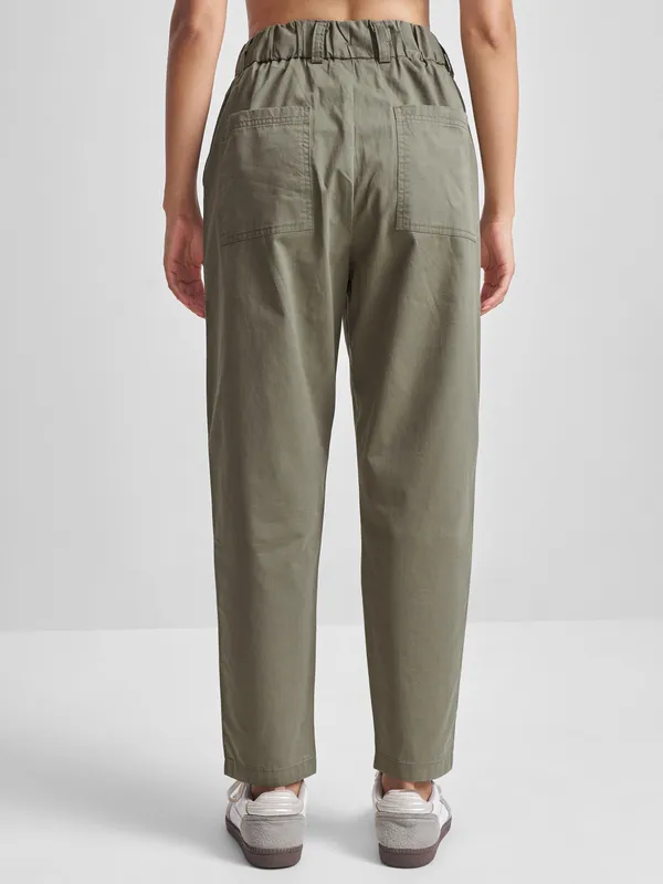 Tokyo Talkies Women Olive Solid Straight Fit Regular Trouser