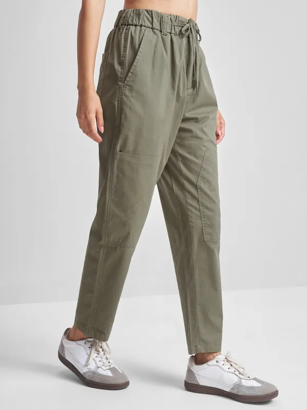 Tokyo Talkies Women Olive Solid Straight Fit Regular Trouser