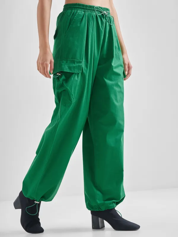 Street By Tokyo Talkies Women Green Solid Straight Fit Cargos