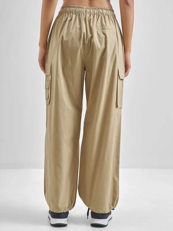 Street By Tokyo Talkies Women Beige Solid Straight Fit Cargos