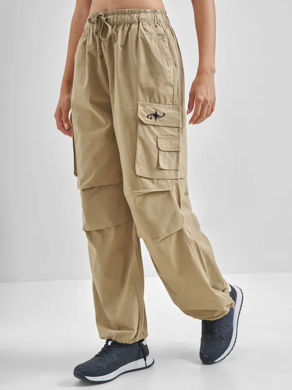 Street By Tokyo Talkies Women Beige Solid Straight Fit Cargos