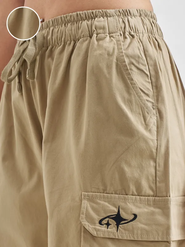 Street By Tokyo Talkies Women Beige Solid Straight Fit Cargos