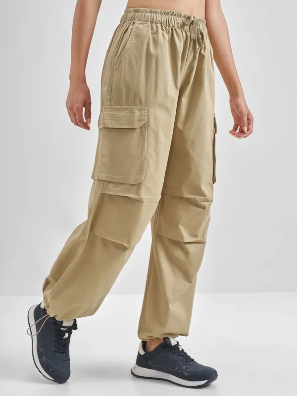 Street By Tokyo Talkies Women Beige Solid Straight Fit Cargos