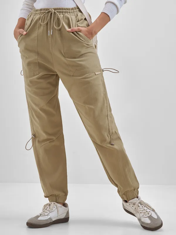 Street By Tokyo Talkies Women Beige Solid Regular Fit Cargos