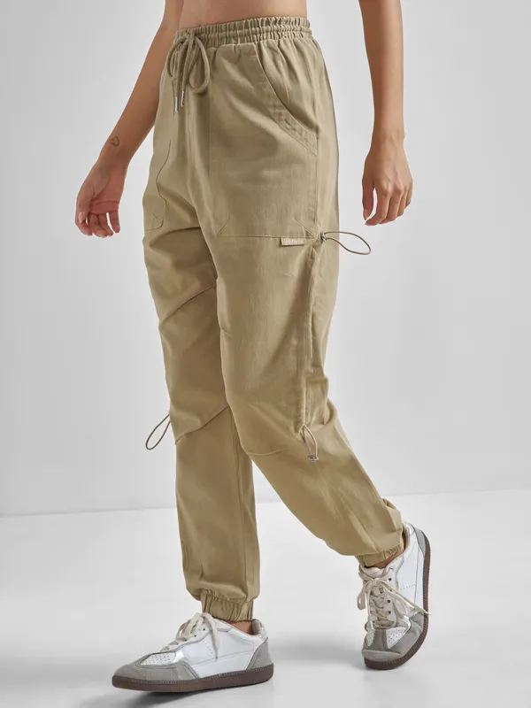 Street By Tokyo Talkies Women Beige Solid Regular Fit Cargos